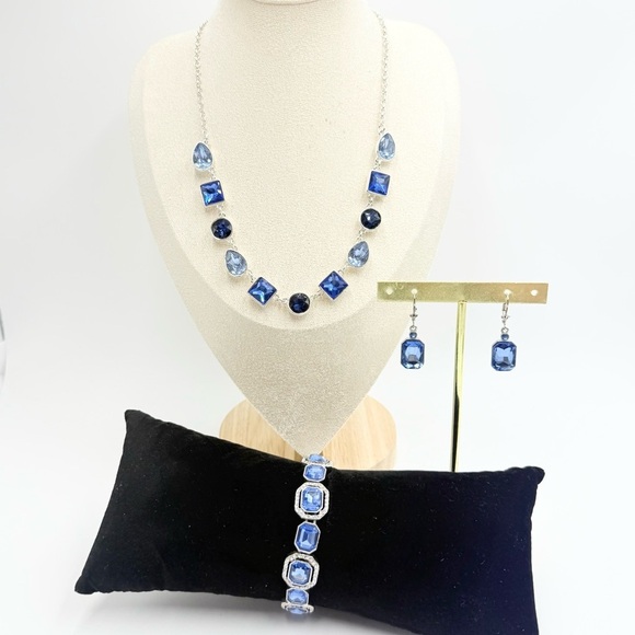 Monet Blue Czech Glass Silver Tone Necklace Bracelet Earrings Set - Picture 1 of 11